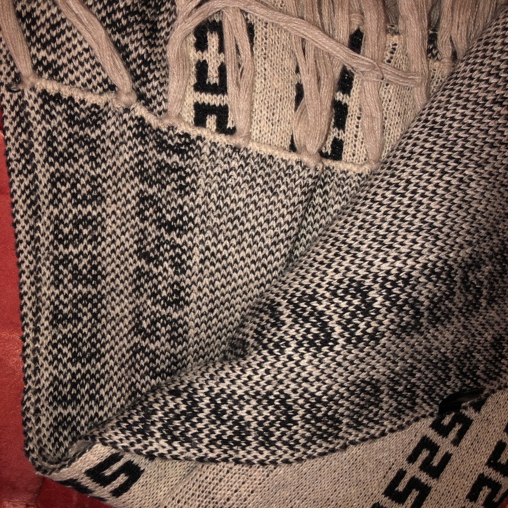 Aztec Cape Poncho - Picture 5 of 6